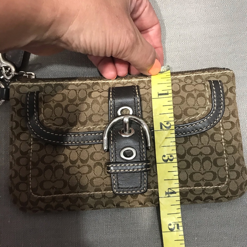 Coach signature soho buckle wristlet in brown - Picture 11 of 11